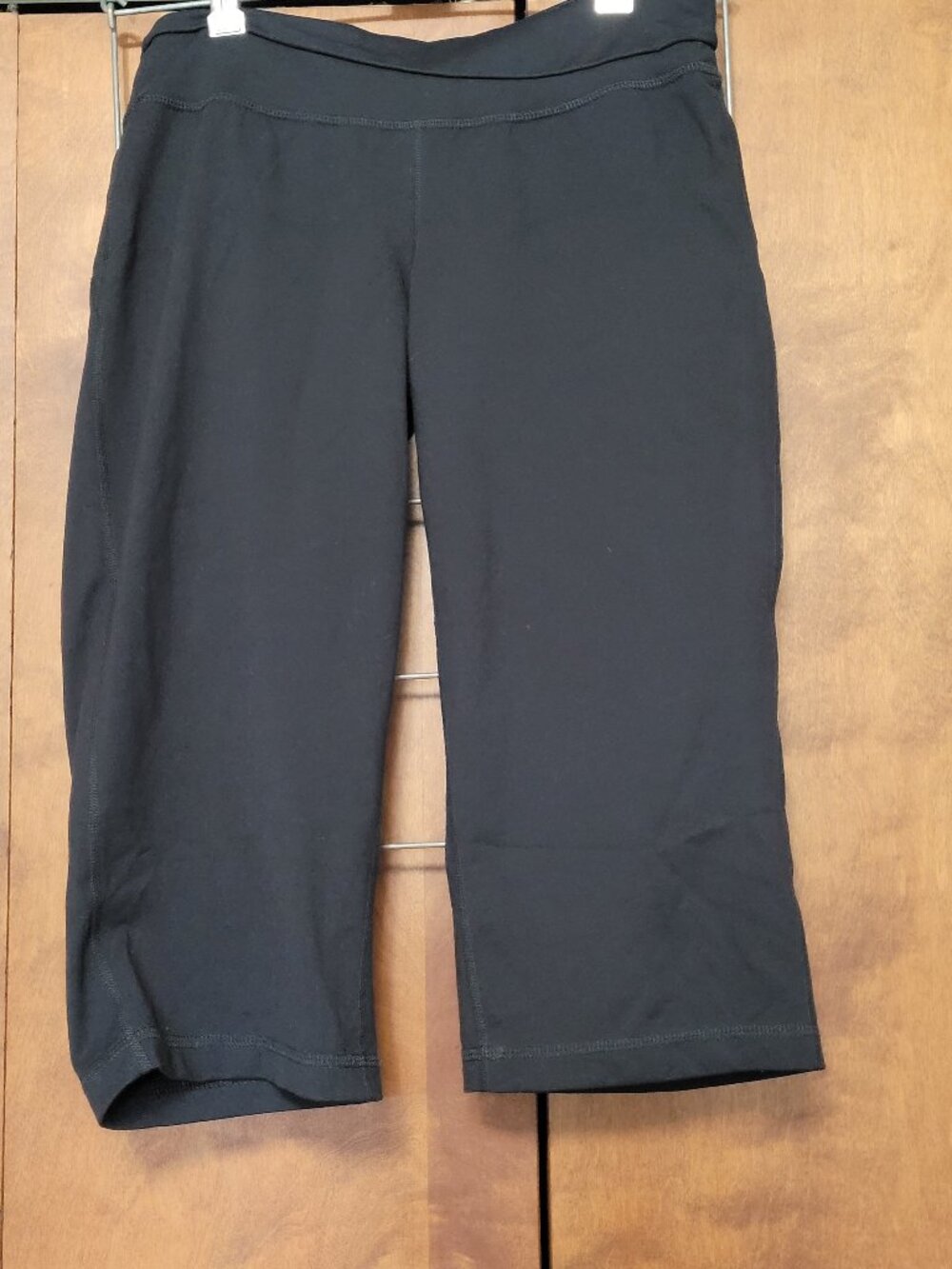 Patagonia women's cropped black yoga pants Size Medium